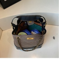 1pc Women's Retro Bucket Bag with Golden-Tone Hardware & Chain Strap - Elegant Golden-Tone Hardware, Buckle Closure, Lining - Coffee Brown/Light Brown/Gray/Black Handbag for Casual & Formal Events - Versatile Everyday & Special Occasion Bag - Korean Fashion Messenger Bag with Detachable Strap, Structured Design & Golden-Tone Hardware - Early Autumn Model, Nylon Handbags For Women, Shoulder Bags For Women Elegant Classy, Designer Bags For Women High Quality, Mini Handbag,